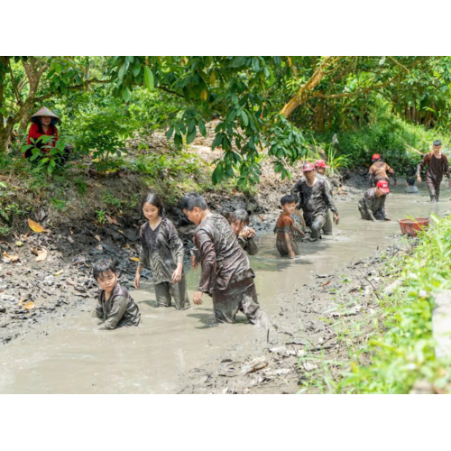 Team building: tát mương nắt cá